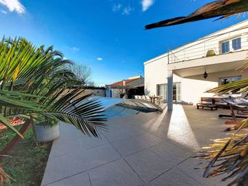 Location de vacances pour 10 personnes, avec jardin et terrasse à Meschers-sur-Gironde