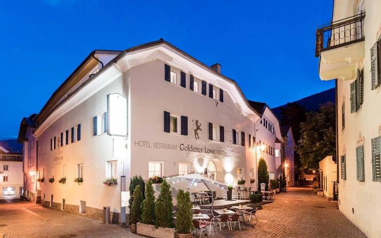 Hotel für 4 Personen, mit Terrasse und Pool sowie Sauna und Ausblick in Schlanders