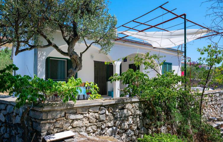 Ferienhaus für 4 Personen, mit Terrasse in Rogoznica