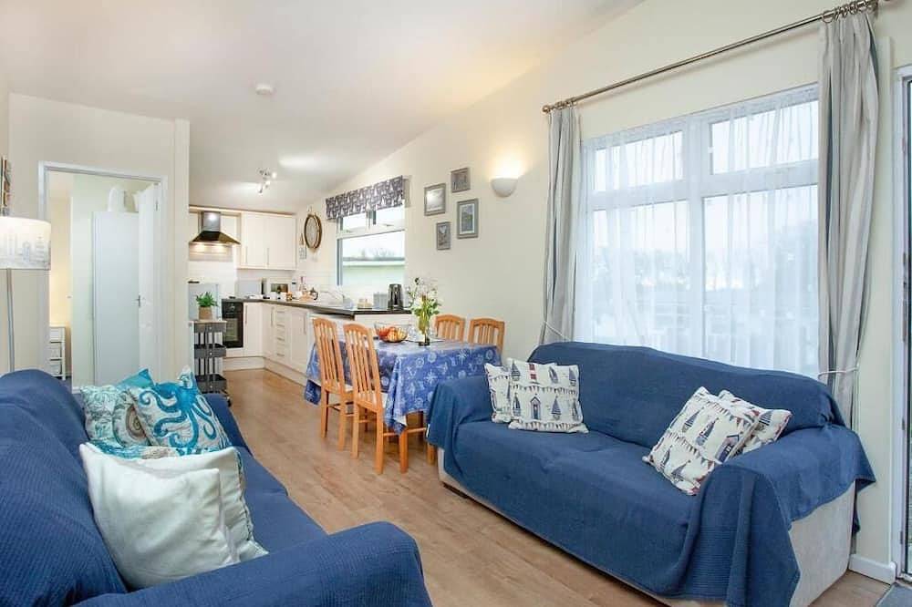 Dartmouth Devon- 2 bedrooms detached chalet - 2 bathrooms & parking outside door in Dartmouth, Devon