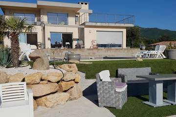 Chambre d’hôte pour 2 personnes, avec jardin dans Porticcio