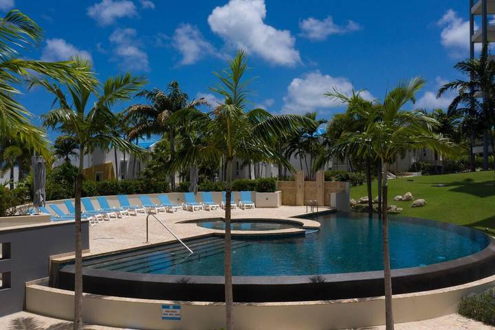 Gîte pour 4 personnes, avec balcon ainsi que vue sur le lac et piscine, adapté aux familles dans Saint Martin - 2