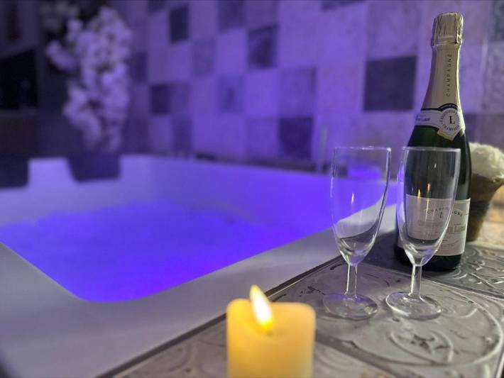 Gîte pour 2 personnes, avec jardin et jacuzzi à Corné - 2