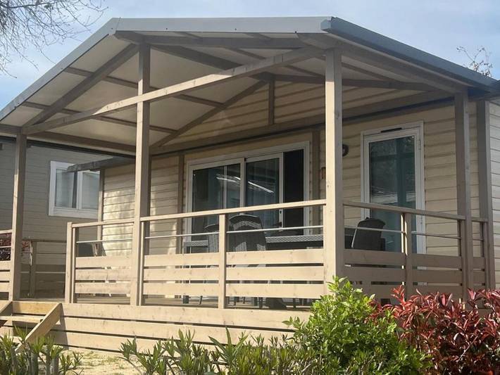 Camping pour 6 personnes, avec piscine et terrasse, animaux acceptés