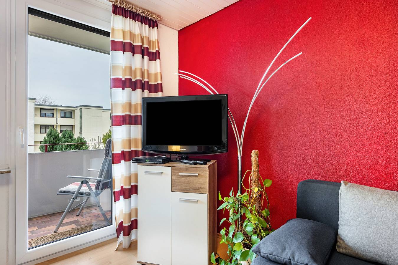 Appartamento intero, Appartamento 'Szafranzimmervermietung' con balcone e Wi-Fi in Winnenden, Rems-Murr-Kreis