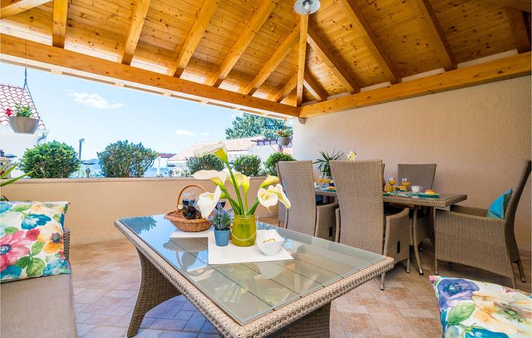 Ferienhaus für 8 Personen, mit Terrasse und Garten in Kroatien - 3