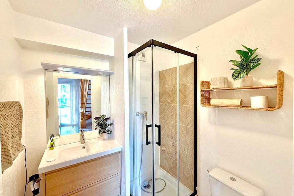 Entire apartment, Le Nid du Mas, 2 pers pool in Calvisson in Calvisson, Mediterranean Coast (France)
