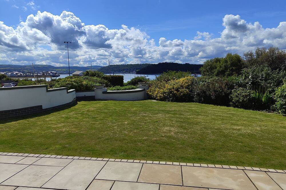 Riverside Retreat - One Bedroom Cottage, Sleeps 2 in Deganwy, Conwy region
