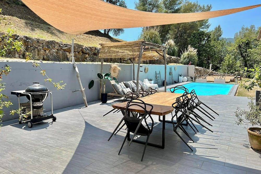Beautiful modern villa with swimming pool. 10min from Cannes in Pégomas, Mediterranean Coast (France)