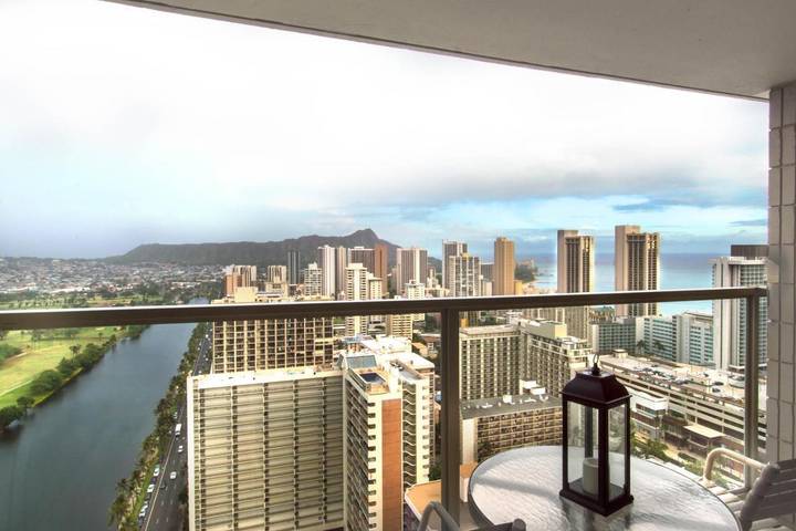 Apartahotel para 2 personas, con sauna y balcón además de piscina y jacuzzi en Honolulu