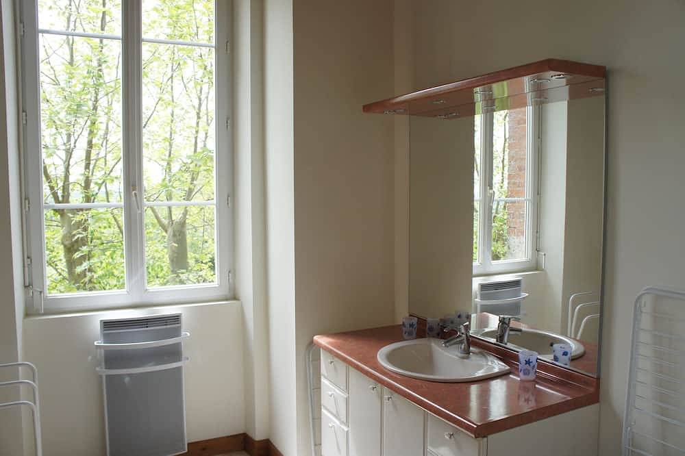 Appartement entier, Gite au cœur du Parc Naturel des Causses. Appartement pour 5. Animaux bienvenus! in Cœur de Causse, Quercy