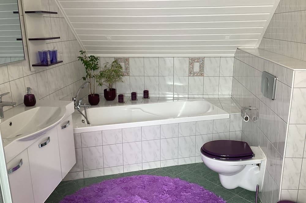 Ferienhaus Wernesgrün im Vogtland am Waldesrand, modern eingerichtet mit Sauna in Steinberg (Vogtland), Chemnitz und Umgebung
