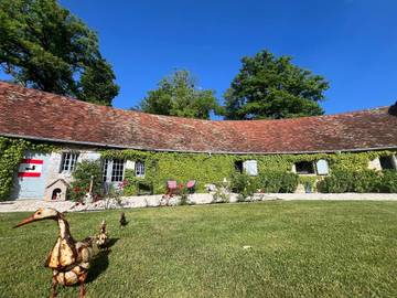 Chambre d’hôte pour 2 personnes, avec jardin ainsi que piscine et vue à Quingey