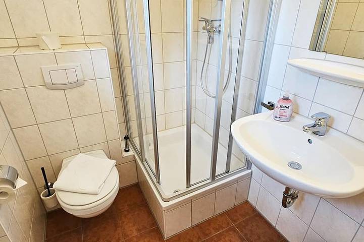 Ganze Wohnung, Komfortables Doppelzimmer im Mollibahnhof Heiligendamm nahe Sandstrand - in Heiligendamm, Rostock und Umgebung