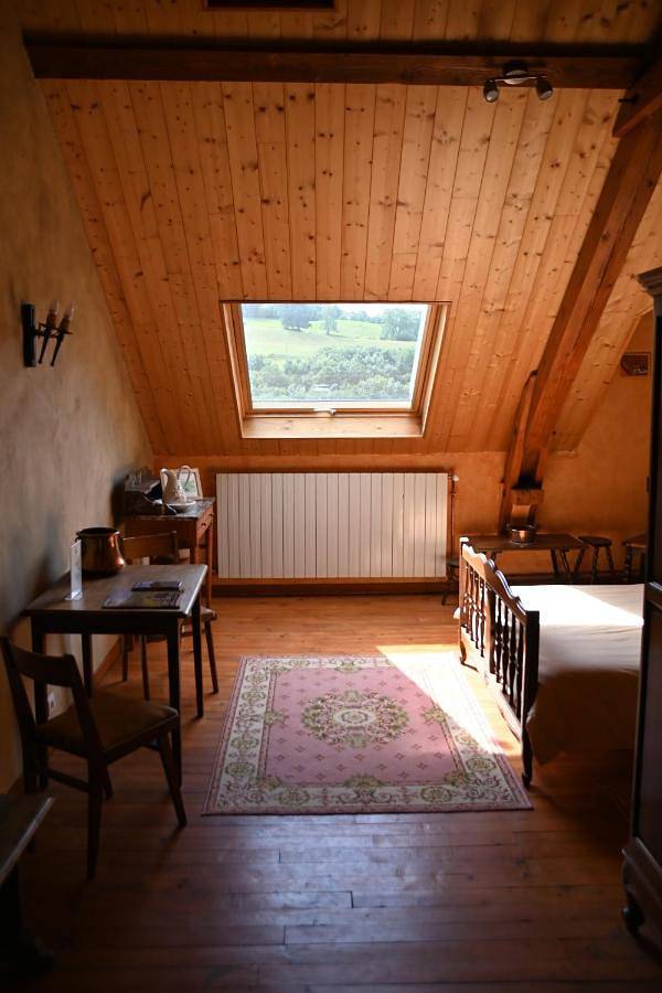Location de vacances pour 3 personnes, avec jardin ainsi que terrasse et vue à Égliseneuve-d'Entraigues - 3