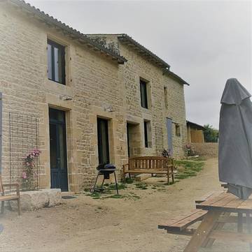 Gîte pour 14 personnes, avec piscine et jardin, animaux acceptés à Échiré