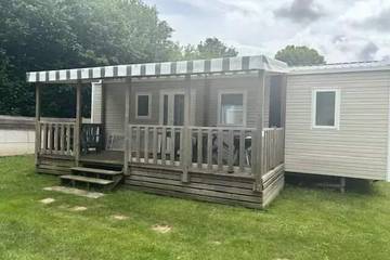 Mobil home pour 4 personnes, avec piscine et terrasse, animaux acceptés à La Calotterie