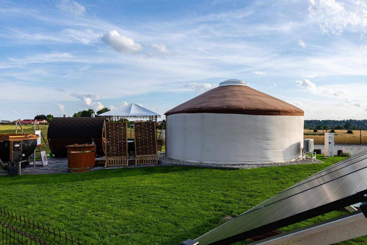 Jurtowe Wzgórze Glamping in Seenplatte von Ilawa