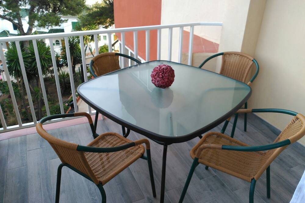 Entire apartment, Beautiful apartment on the beach with pool and 300 days of sunshine a year in Urbanizacion La Esperanza, Vélez-Málaga