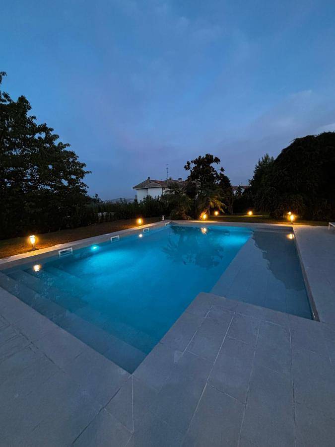 Appartamento per 4 persone, con balcone e piscina nonché idromassaggio in Mosciano Sant'Angelo