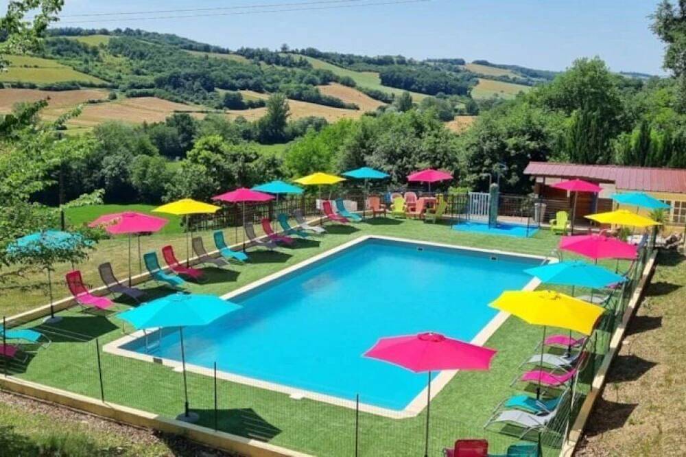 Zecamping 3* animaux acceptés et piscine au milieu des collines in Durfort, Ariège