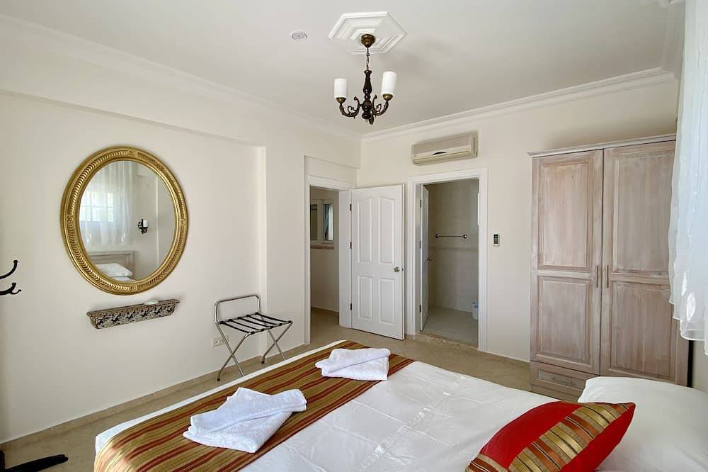 Stunning Villa Sana Perfect Condition, Private 100 m³ Pool & 1000m2 Garden Wifi in Fethiye, Tyrkiske Ægæer