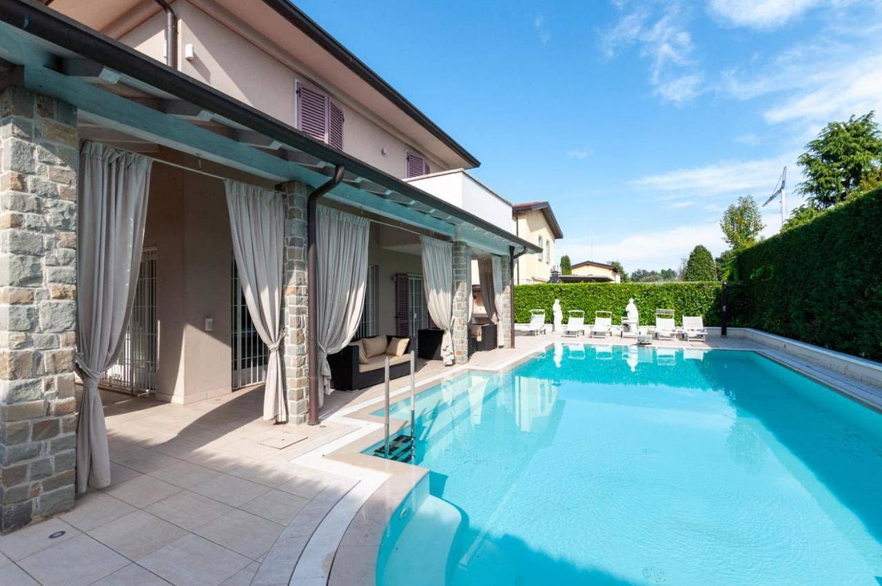 Villa Giuly in Sirmione, Prealpi Gardesane