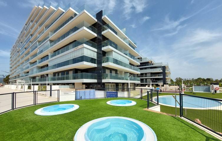 Gîte pour 4 personnes, avec jacuzzi et terrasse, animaux acceptés à Cabanes - 2