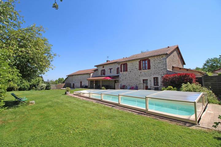Gîte pour 15 personnes, avec terrasse et piscine, animaux acceptés dans Haute-Vienne - 2