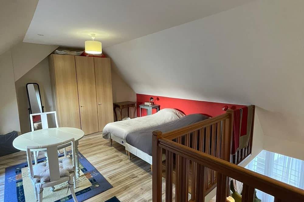 Appartement entier, Appartement en Duplex de 52m2  pouvant accueillir de 2 à 4 personnes in Saint-Quay-Portrieux, Côte de Goëlo