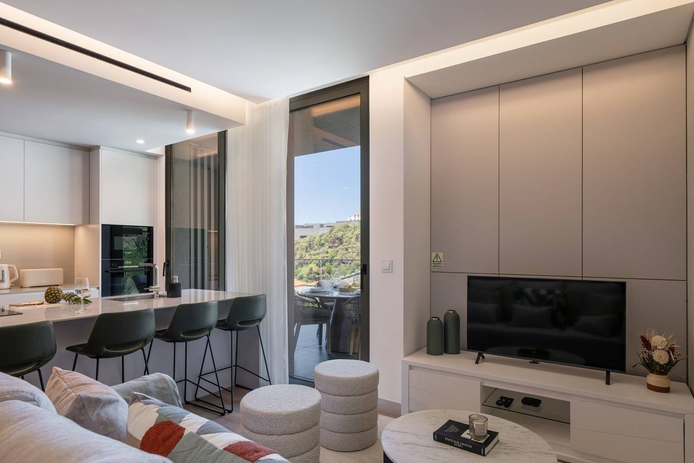 Ganze Wohnung, Ferienwohnung für 4 Personen mit Pool in Calheta, Madeira