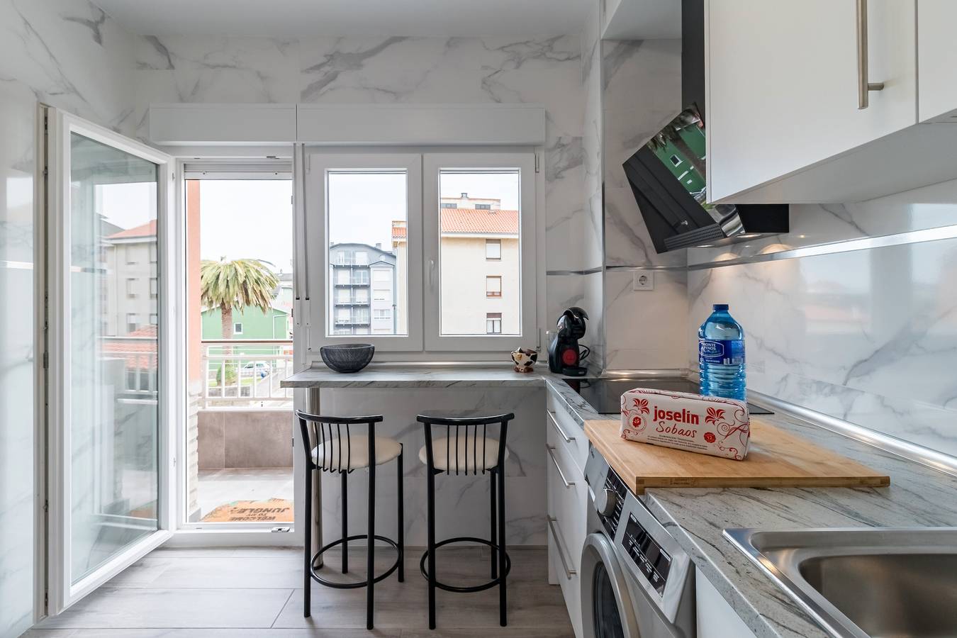Entire apartment, Apartment 'Sol Luxury Céntrico' with Balcony and Wi-Fi in Suances, Cantabrian Coast