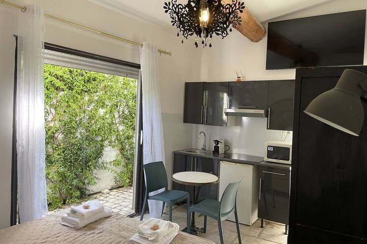 Maison de vacances pour 2 personnes, avec piscine ainsi que jardin et balcon, animaux acceptés à Aix-en-Provence