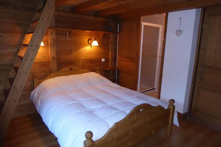 Entire apartment, Alpine apartment with south balcony, near Courchevel in Bozel, Massif de la Vanoise