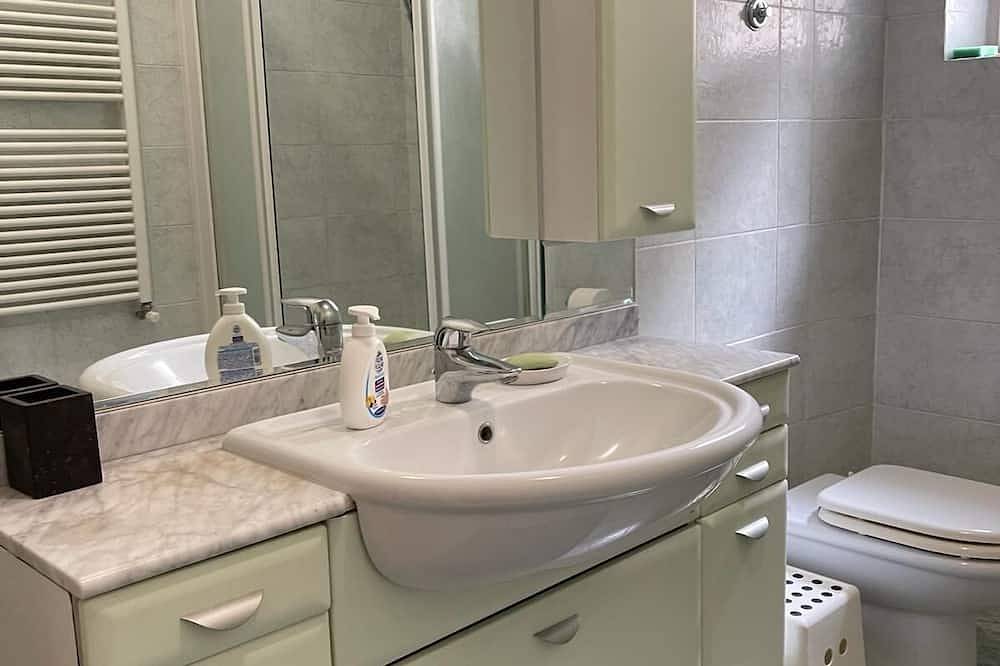 Ganze Wohnung, A spacious apartment with full kitchen in the city center! in Triest, Karst