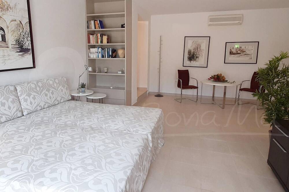 Alquiler de espaciosa casa en privilegiada zona residencial cercana a Roses y Empuriabrava in Palau Sabardera, Alt Empordà