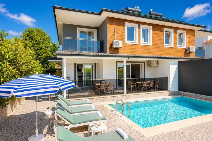 Villa für 9 Personen, mit Terrasse - 1