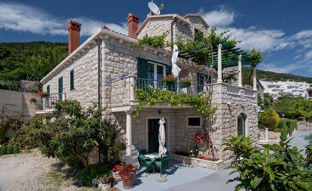 Ganze Wohnung, Ferienwohnung in Bol mit Terrasse, Klimaanlage, W-Lan, Spülmaschine (3758-1) in Bol, Brac