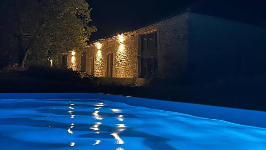 Location de vacances pour 6 personnes, avec vue ainsi que piscine et jardin à Villesèque - 2