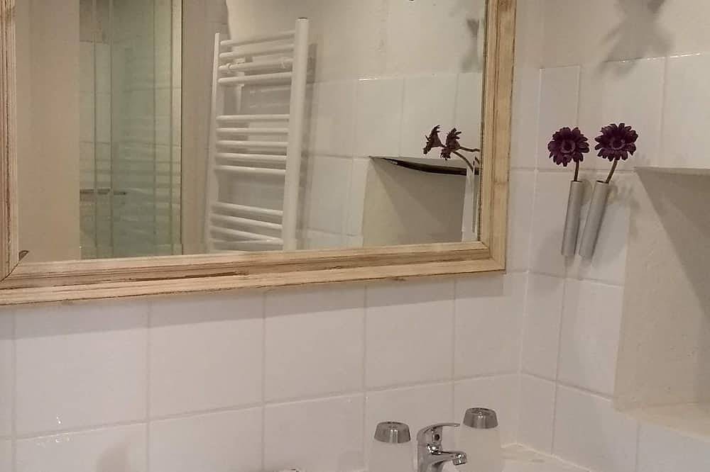 Apartamento entero, Casa rural Tulipe en una casa de piedra de Quercy in Saint-Antonin-Noble-Val, Macizo Central