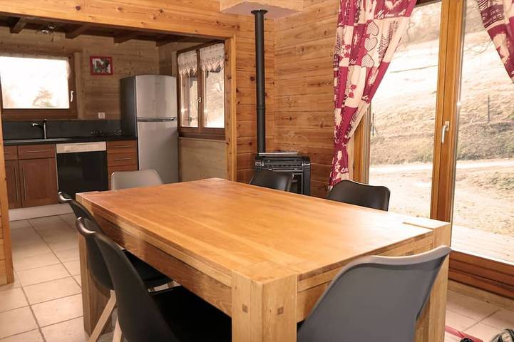 Gîte pour 10 personnes, avec Jacuzzi et Terrasse ainsi que Jardin et Sauna à Dommartin-lès-Remiremont