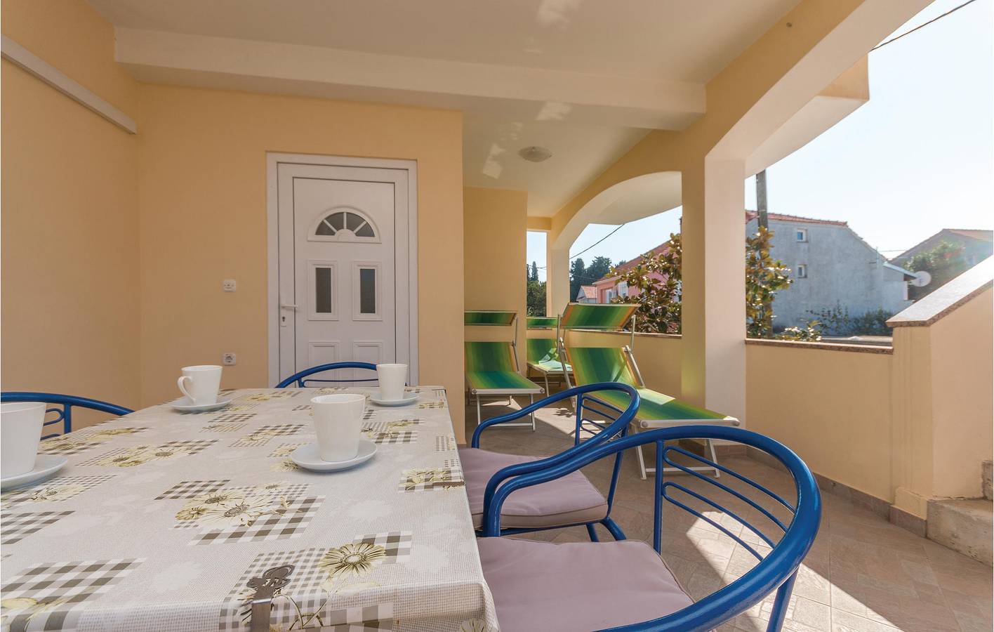 Ganze Ferienwohnung, Ferienwohnung für 5 Personen mit Terrasse in Bibinje, Zadar