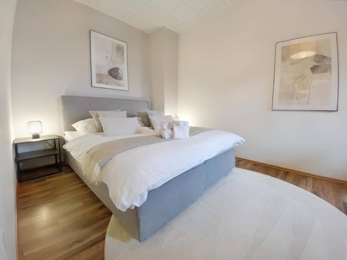 Ganze Wohnung, Milpau Recklinghausen1 - Modernes und zentrales Premium-Apartment mit Queensize-Bett, Netflix, Nespresso, Smart-Tv und Privatparkplatz in Recklinghausen, Kreis Recklinghausen