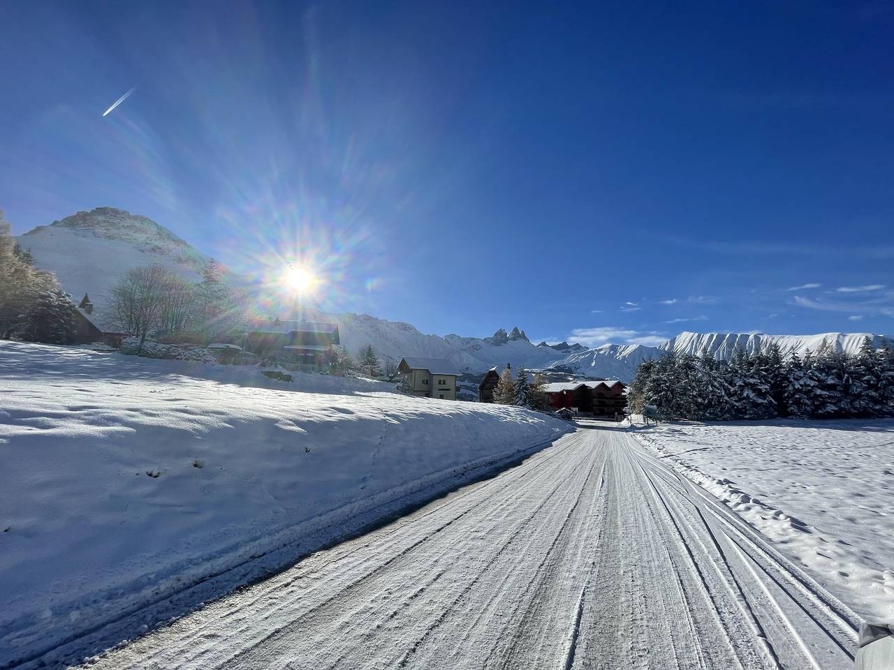 Appartement entier, Vvf Le Hameau des Aiguilles d'Arves - Appartement duplex 3 pièces 10 personnes et 1 bébé - 2 ans in Col du Mollard, Albiez-Montrond