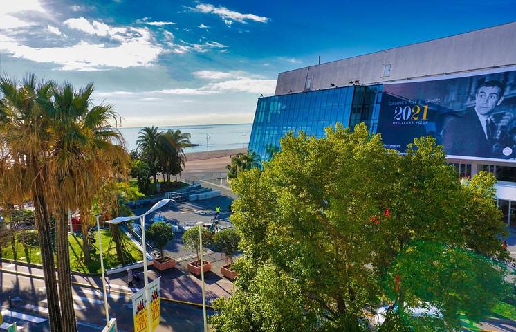 Gîte pour 4 personnes, avec terrasse dans Palais Des Festivals Et Des Congres