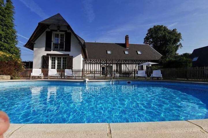 Location de vacances pour 12 personnes, avec jardin à Brionne