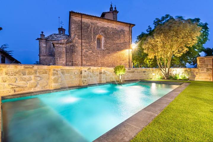 Casa para 22 personas, con Terraza y Jardín además de Piscina y Vistas en La Rioja