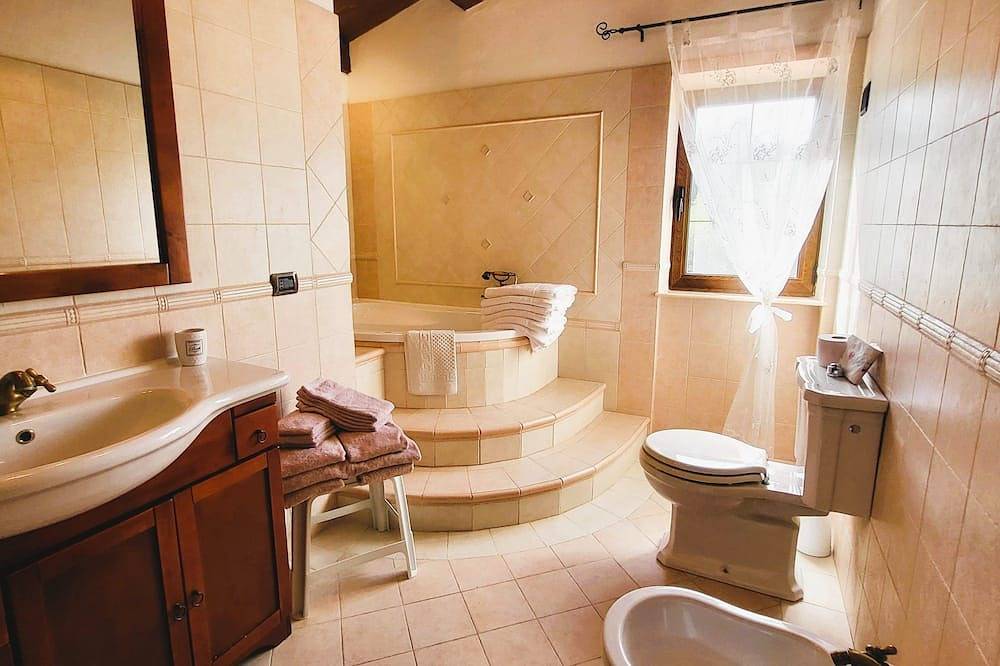 Piscina privada, Wifi, a pie de las instalaciones, carga para coches eléctricos in Pieve Fosciana, Garfagnana