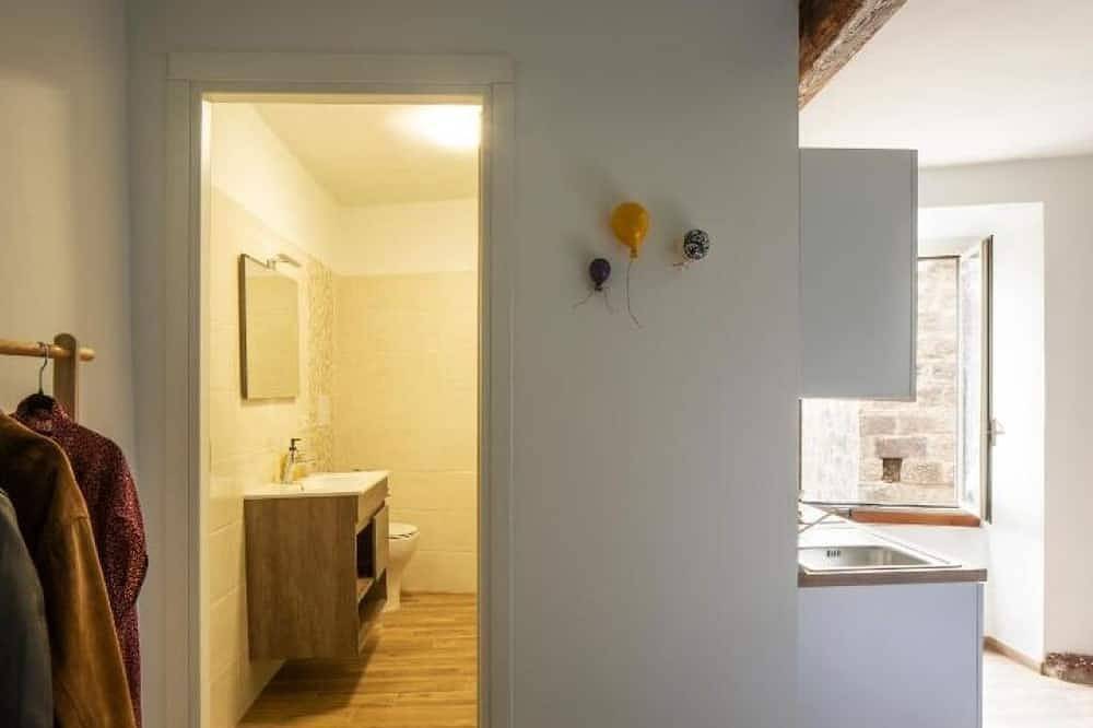 Entire apartment, All'Ombra della Torre - A cozy retreat in the historic heart of Viterbo in Viterbo, Viterbo Province