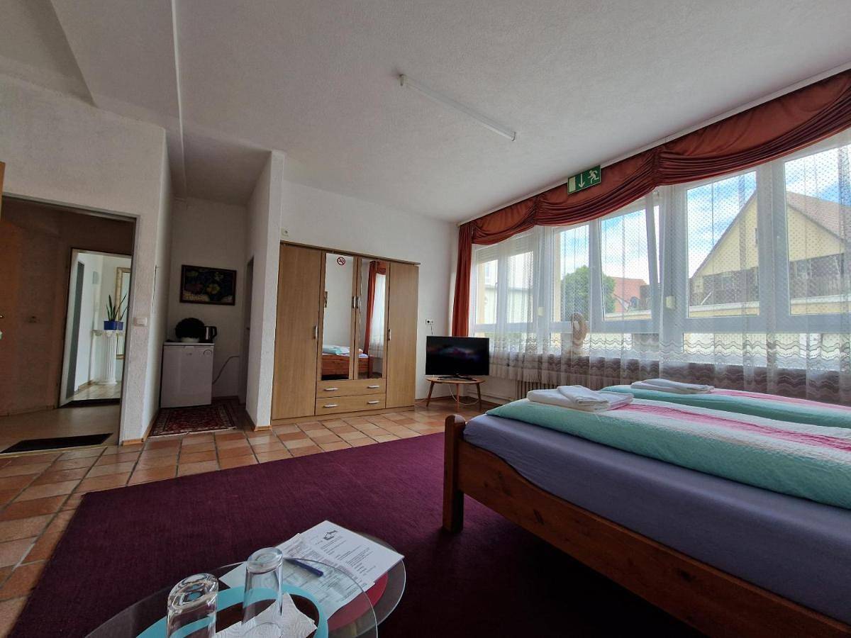 Budget Double Room in Friedrichshafen, Region Bodensee-Oberschwaben